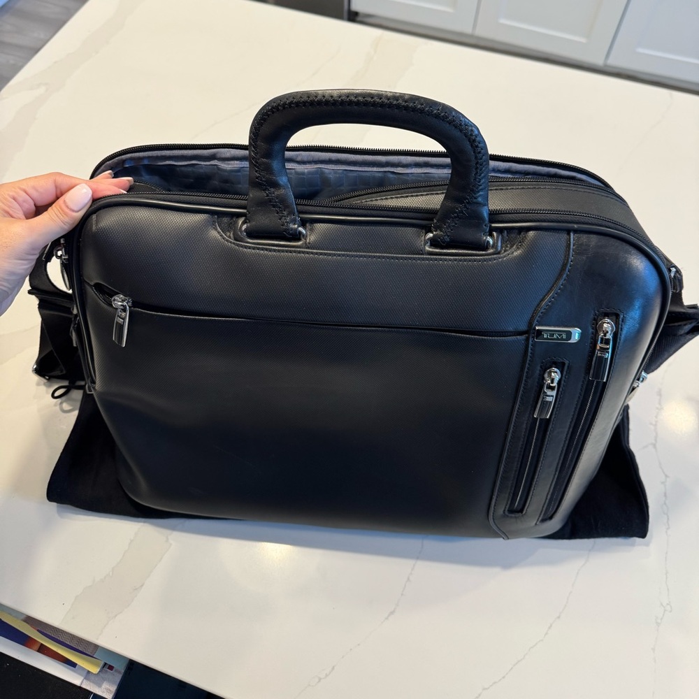 Tumi Narita Slim Black Briefcase - Picture 14 of 14